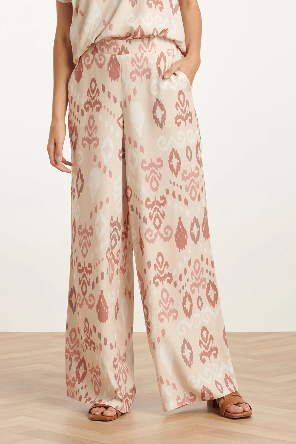 25044 Flowy Aztec Print Broeknude  Tinten | Sand - Muticolour - Image 3
