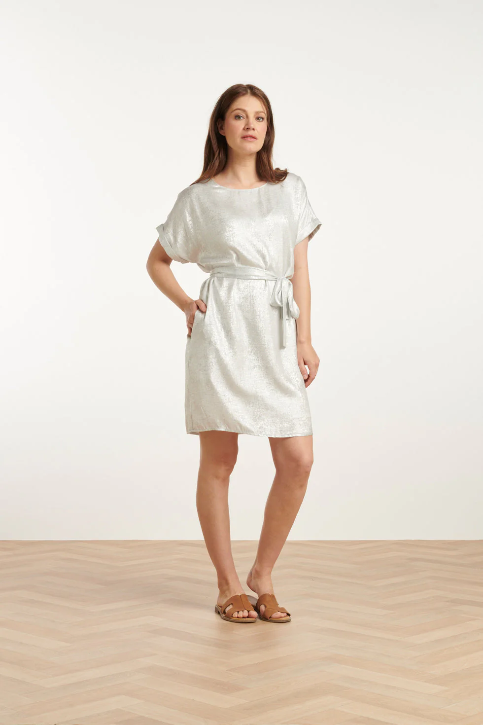 25111  Metallic Zomerjurk | Silver - Image 4