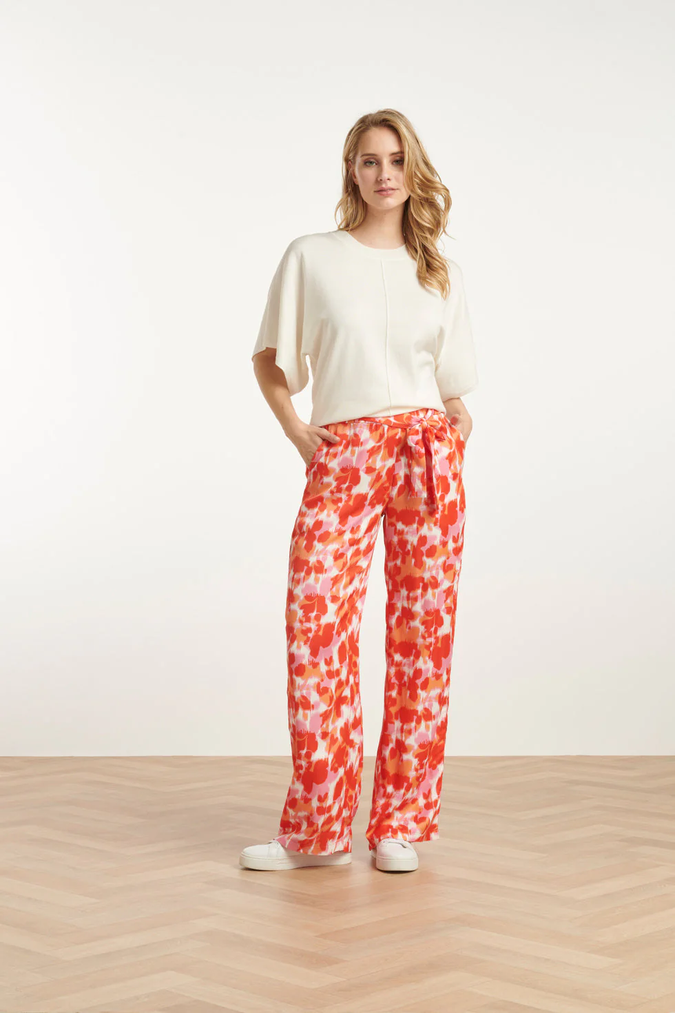 25209 Satijnen Broek Met Peach Bloemenprint | Peach - Muticolour