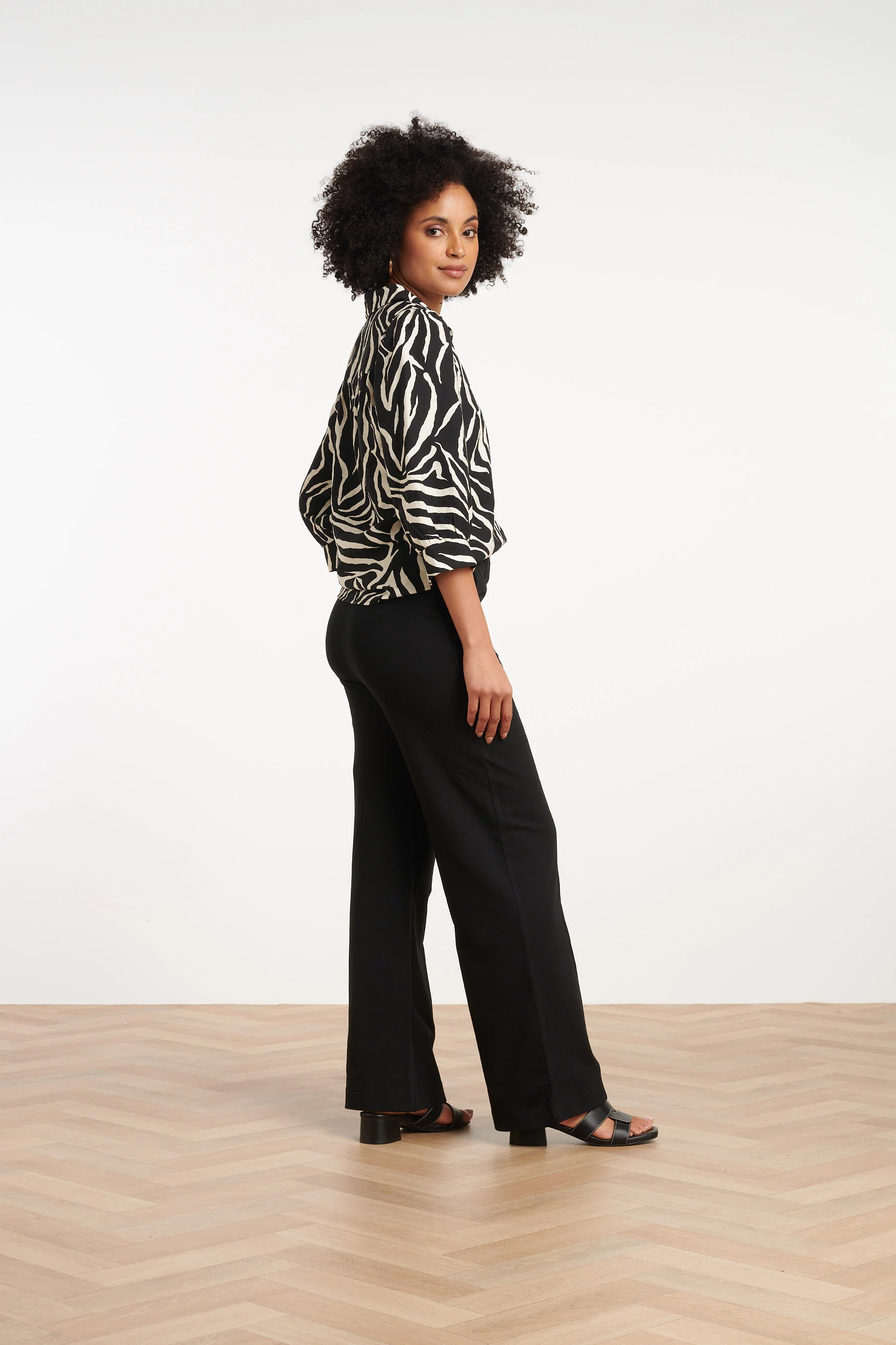 35126, Tops | Black - Off White - Image 5