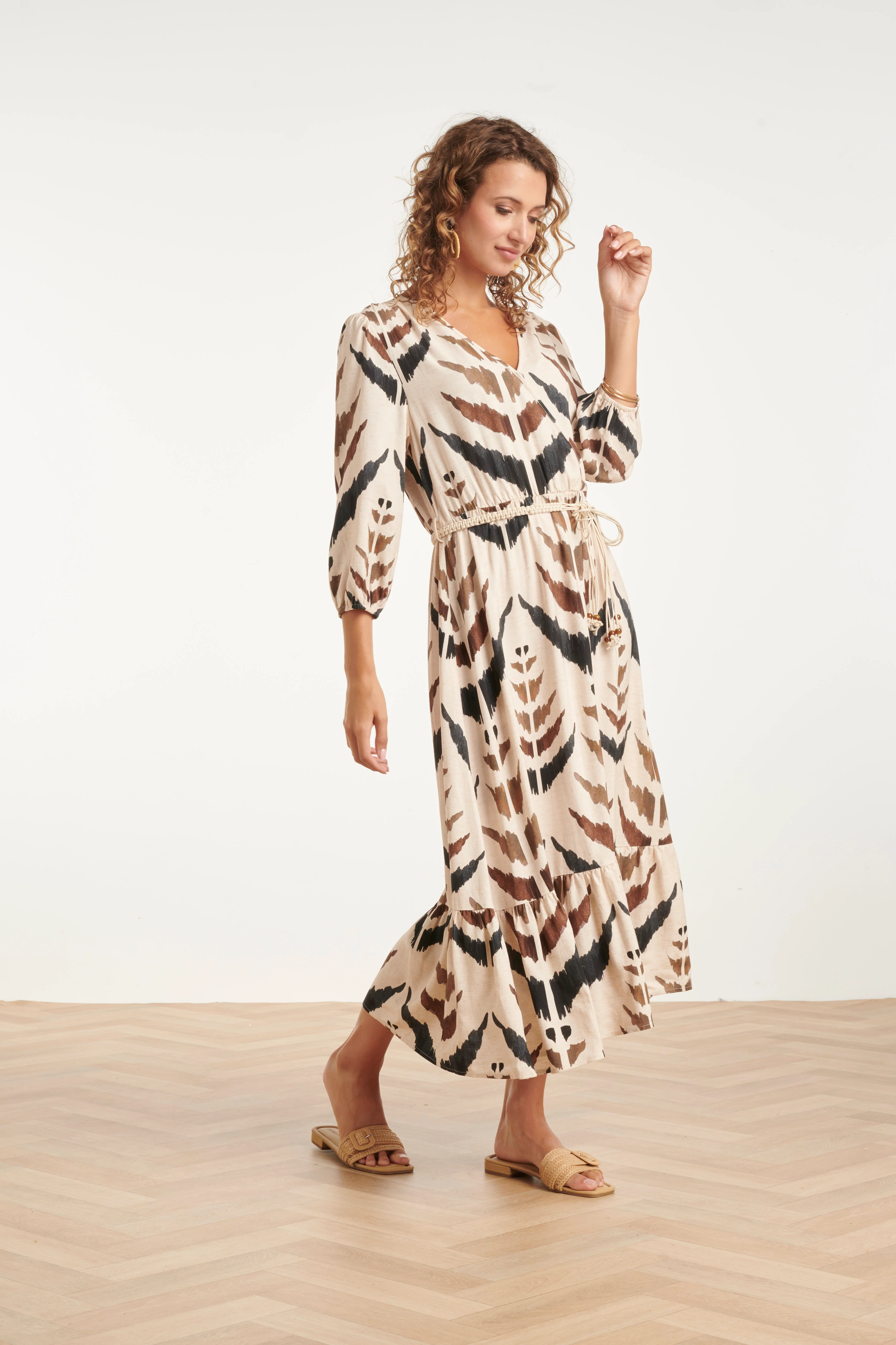 Maxi Overslagjurk Met Grafische Aztec Print | Sand - Muticolour - Image 4